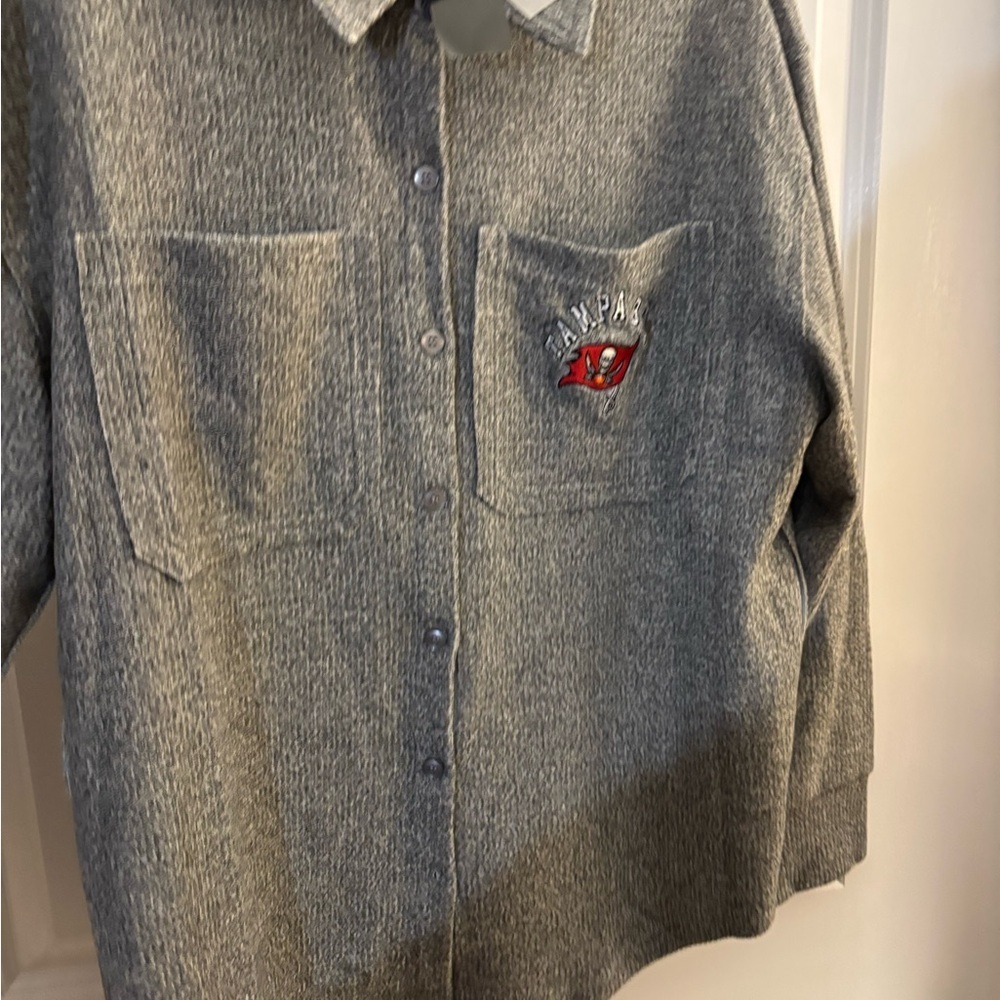 Tampa Bay Buccaneers Button-Up Shacket with Embroidered Logo Sz Med - Picture 3 of 7
